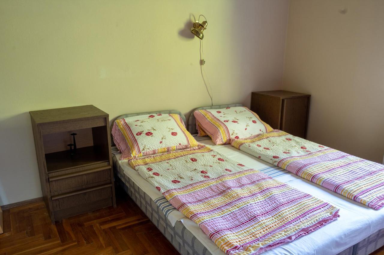 Pavai Apartman ไฮจ์ดุสโซบอสโล ภายนอก รูปภาพ