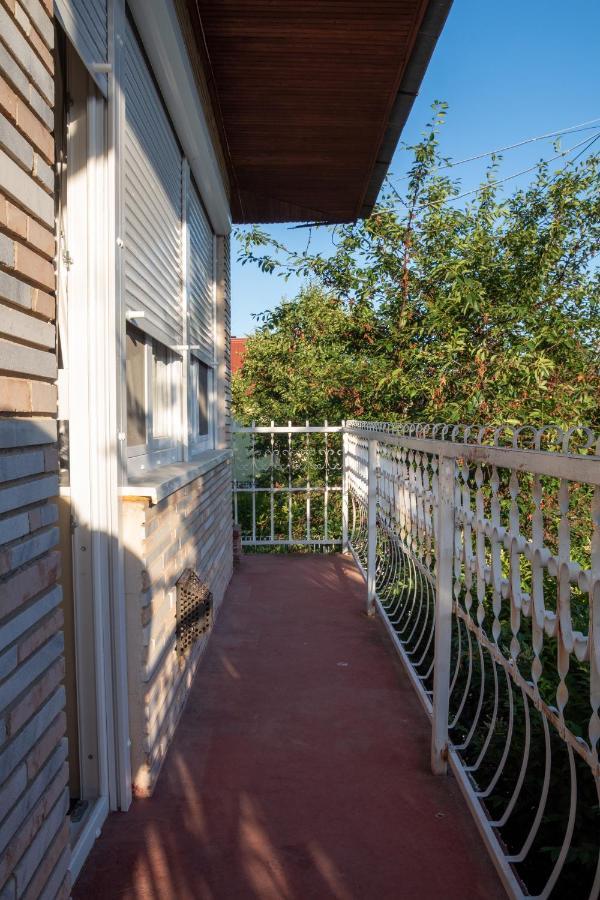 Pavai Apartman ไฮจ์ดุสโซบอสโล ภายนอก รูปภาพ
